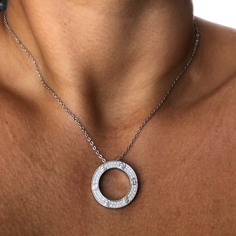 Screw Pavé Circle Pendant Necklace